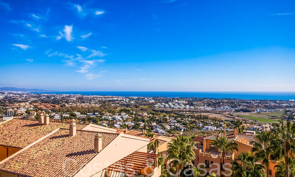 Prêt à emménager, penthouse de luxe avec vue panoramique sur le golf, la mer et les montagnes à vendre à Benahavis - Marbella 784821