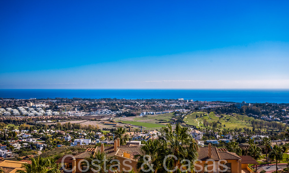 Prêt à emménager, penthouse de luxe avec vue panoramique sur le golf, la mer et les montagnes à vendre à Benahavis - Marbella 784822