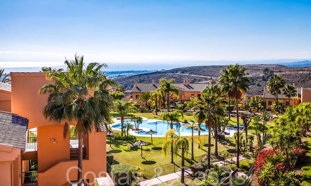 Prêt à emménager, penthouse de luxe avec vue panoramique sur le golf, la mer et les montagnes à vendre à Benahavis - Marbella 784826