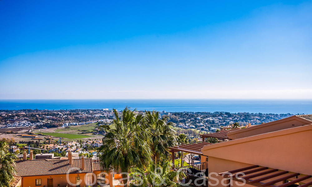 Prêt à emménager, penthouse de luxe avec vue panoramique sur le golf, la mer et les montagnes à vendre à Benahavis - Marbella 784827