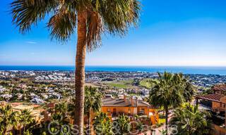 Prêt à emménager, penthouse de luxe avec vue panoramique sur le golf, la mer et les montagnes à vendre à Benahavis - Marbella 784829 