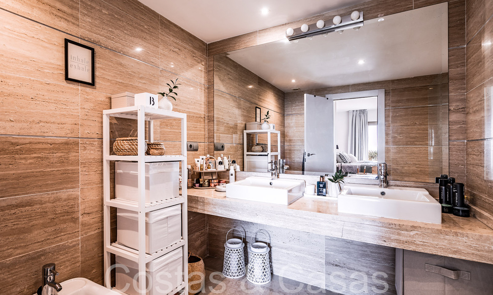 Prêt à emménager, penthouse de luxe avec vue panoramique sur le golf, la mer et les montagnes à vendre à Benahavis - Marbella 784831