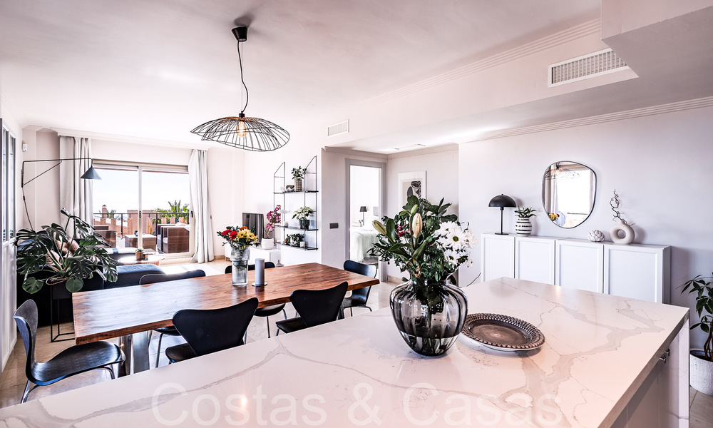 Prêt à emménager, penthouse de luxe avec vue panoramique sur le golf, la mer et les montagnes à vendre à Benahavis - Marbella 784832