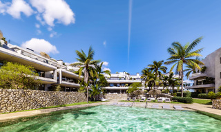 Appartements innovants sur plan à vendre à quelques pas des commodités et de la plage à Estepona, Costa de Sol 784922 