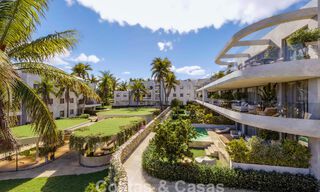 Appartements innovants sur plan à vendre à quelques pas des commodités et de la plage à Estepona, Costa de Sol 784924 