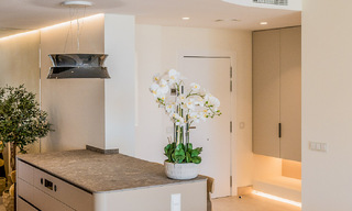 Penthouse avec vue sur la mer à vendre dans une résidence sécurisée en bord de mer, sur le New Golden Mile, entre Marbella et Estepona 785033 