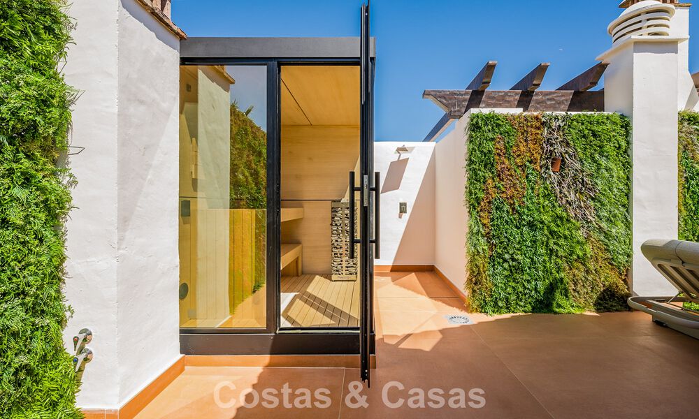 Penthouse avec vue sur la mer à vendre dans une résidence sécurisée en bord de mer, sur le New Golden Mile, entre Marbella et Estepona 785037