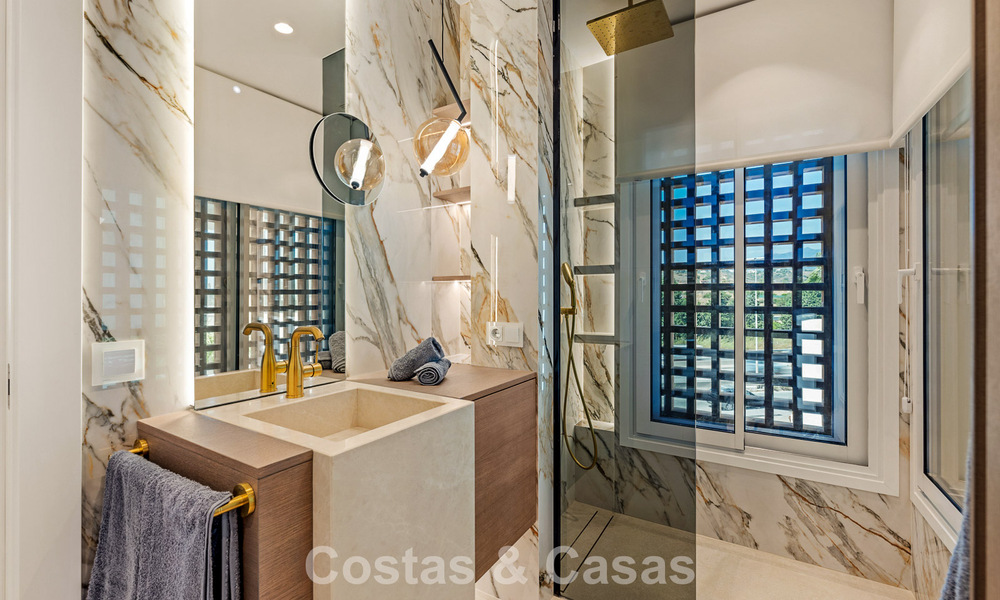 Penthouse avec vue sur la mer à vendre dans une résidence sécurisée en bord de mer, sur le New Golden Mile, entre Marbella et Estepona 785044