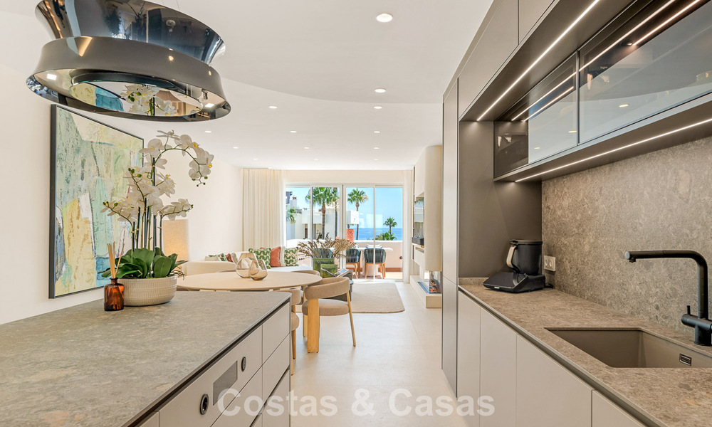 Penthouse avec vue sur la mer à vendre dans une résidence sécurisée en bord de mer, sur le New Golden Mile, entre Marbella et Estepona 785051