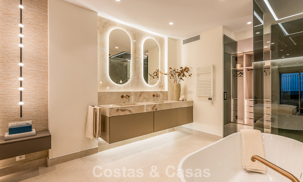 Penthouse avec vue sur la mer à vendre dans une résidence sécurisée en bord de mer, sur le New Golden Mile, entre Marbella et Estepona 785071