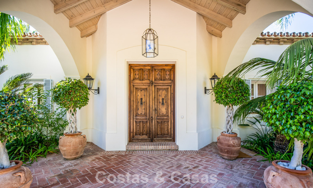 Superbe villa méditerranéenne à vendre dans une résidence sécurisée sur le Golden Mile de Marbella 785102