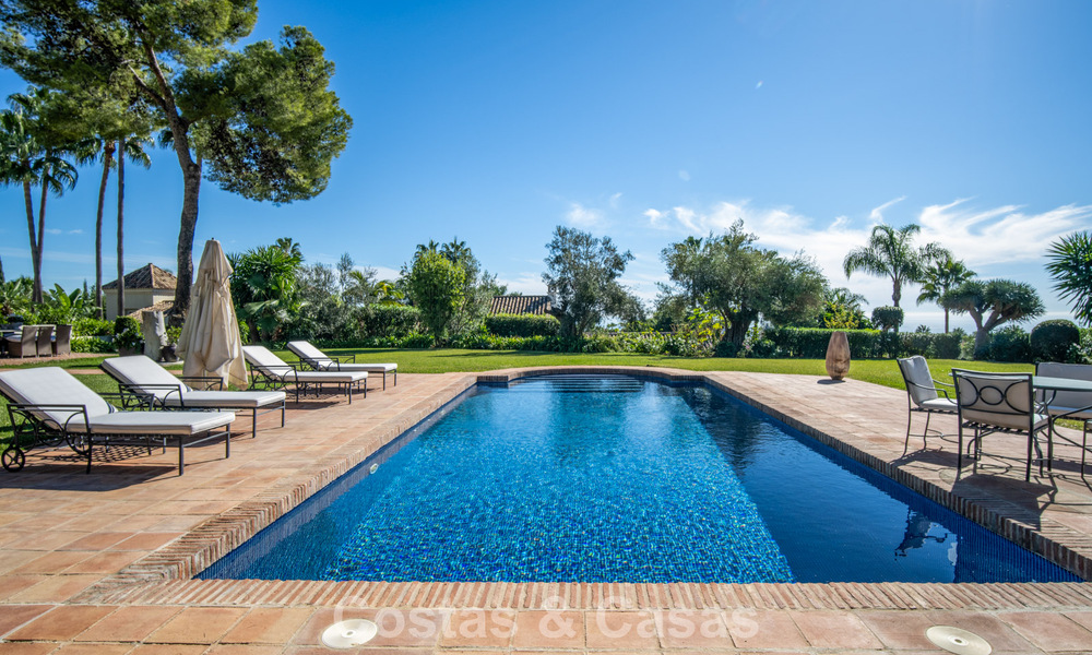 Superbe villa méditerranéenne à vendre dans une résidence sécurisée sur le Golden Mile de Marbella 785106