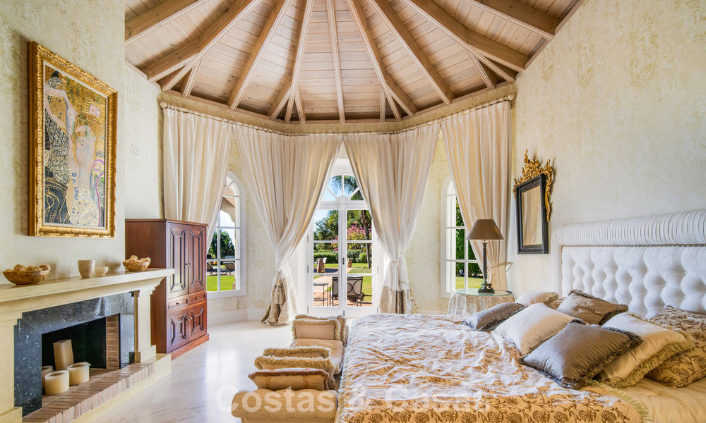 Superbe villa méditerranéenne à vendre dans une résidence sécurisée sur le Golden Mile de Marbella 785120
