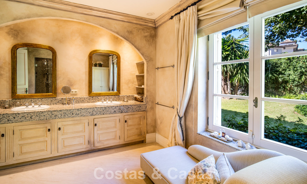Superbe villa méditerranéenne à vendre dans une résidence sécurisée sur le Golden Mile de Marbella 785122