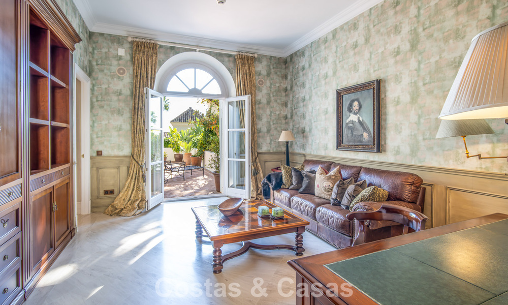Superbe villa méditerranéenne à vendre dans une résidence sécurisée sur le Golden Mile de Marbella 785123