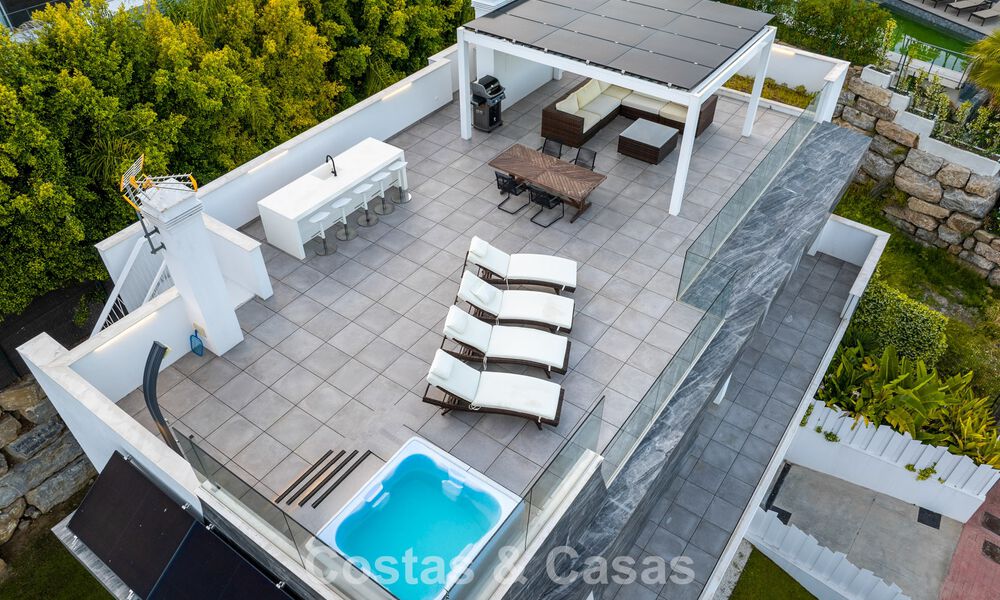 Villa de luxe contemporaine, prête à emménager, à vendre sur le parcours de golf du New Golden Mile, Marbella - Estepona 785130