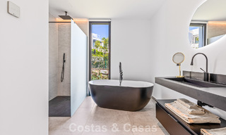 Villa de luxe contemporaine, prête à emménager, à vendre sur le parcours de golf du New Golden Mile, Marbella - Estepona 785143 