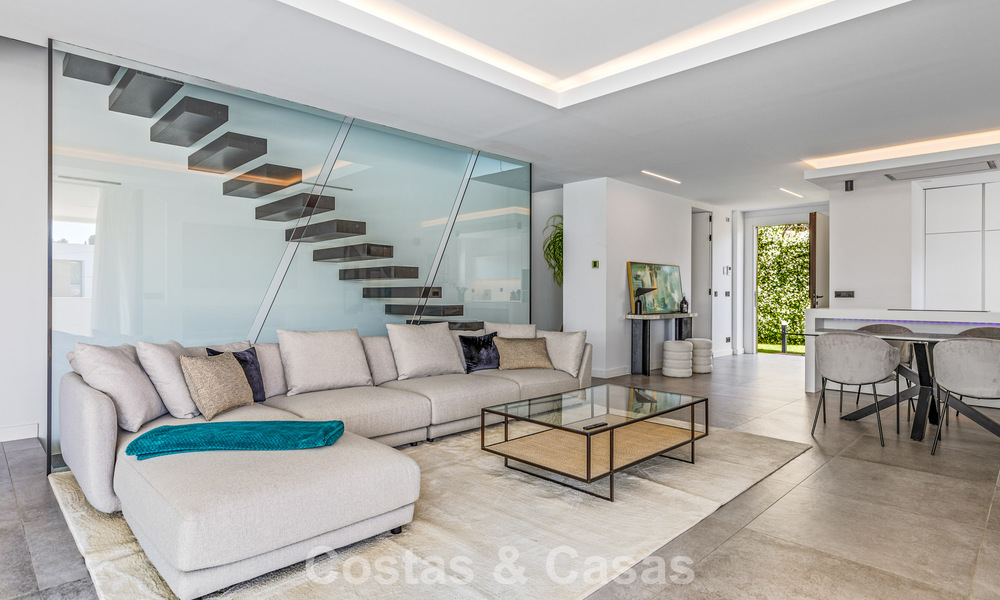 Villa de luxe contemporaine, prête à emménager, à vendre sur le parcours de golf du New Golden Mile, Marbella - Estepona 785145