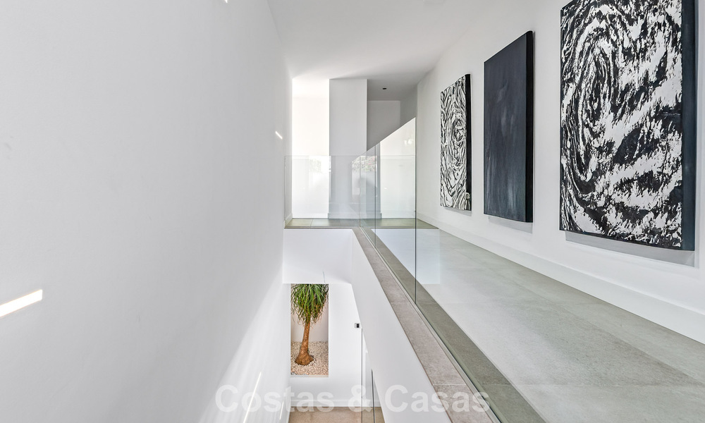 Villa de luxe contemporaine, prête à emménager, à vendre sur le parcours de golf du New Golden Mile, Marbella - Estepona 785150