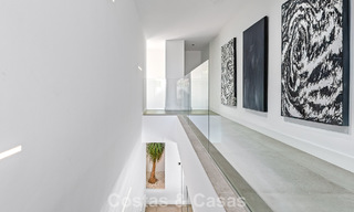 Villa de luxe contemporaine, prête à emménager, à vendre sur le parcours de golf du New Golden Mile, Marbella - Estepona 785150 