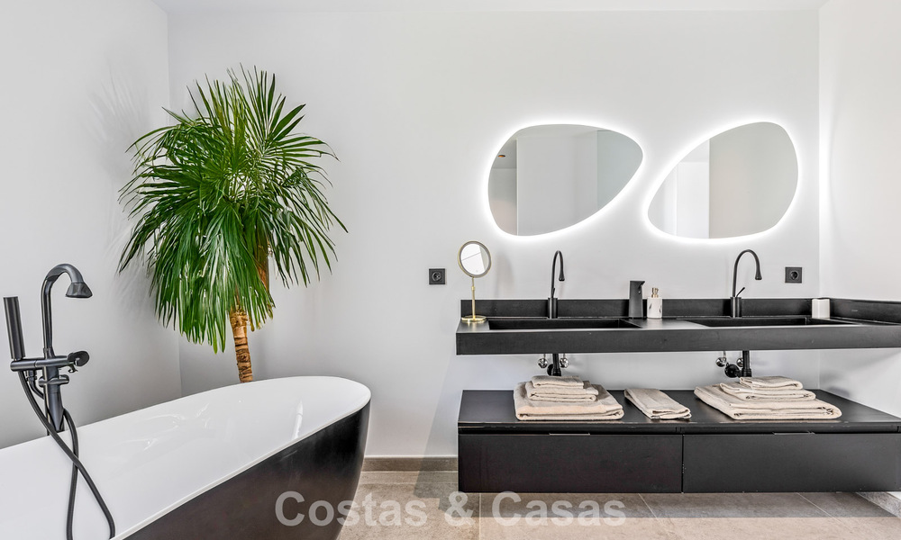 Villa de luxe contemporaine, prête à emménager, à vendre sur le parcours de golf du New Golden Mile, Marbella - Estepona 785151