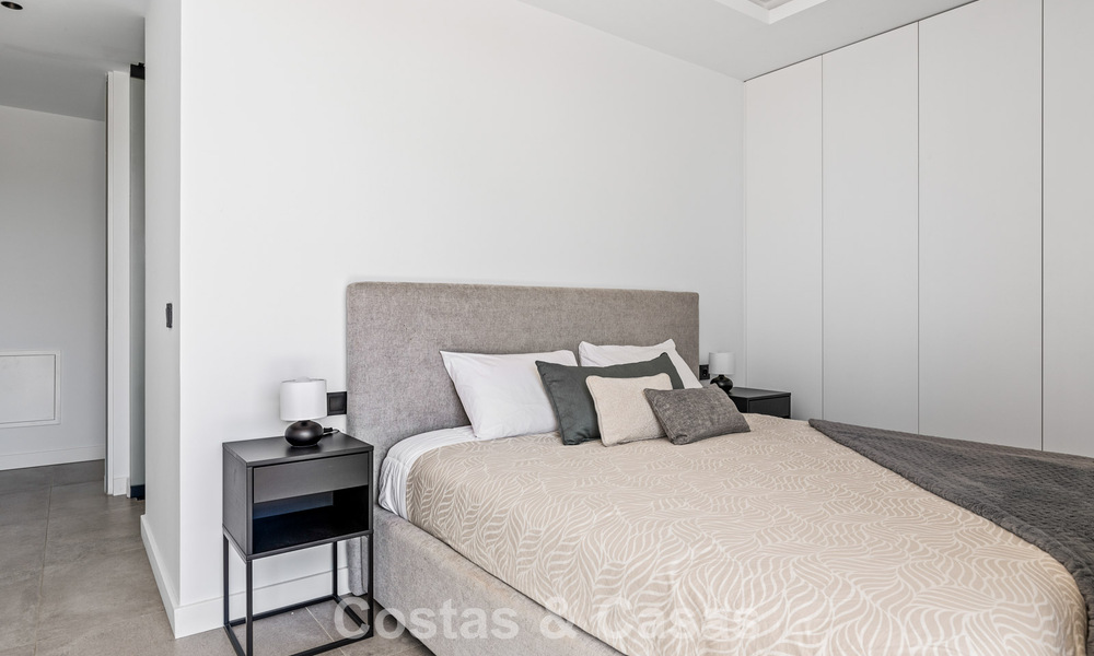 Villa de luxe contemporaine, prête à emménager, à vendre sur le parcours de golf du New Golden Mile, Marbella - Estepona 785156