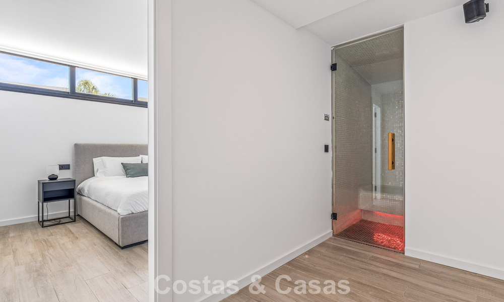 Villa de luxe contemporaine, prête à emménager, à vendre sur le parcours de golf du New Golden Mile, Marbella - Estepona 785161