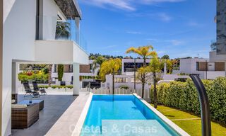 Villa de luxe contemporaine, prête à emménager, à vendre sur le parcours de golf du New Golden Mile, Marbella - Estepona 785168 