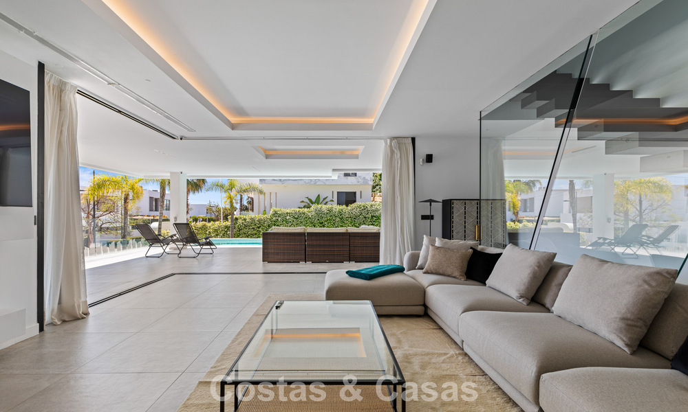 Villa de luxe contemporaine, prête à emménager, à vendre sur le parcours de golf du New Golden Mile, Marbella - Estepona 785174