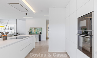 Villa de luxe contemporaine, prête à emménager, à vendre sur le parcours de golf du New Golden Mile, Marbella - Estepona 785175 