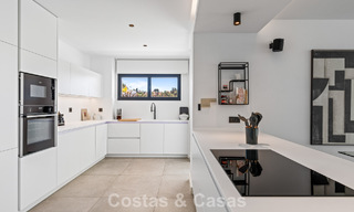 Villa de luxe contemporaine, prête à emménager, à vendre sur le parcours de golf du New Golden Mile, Marbella - Estepona 785177 