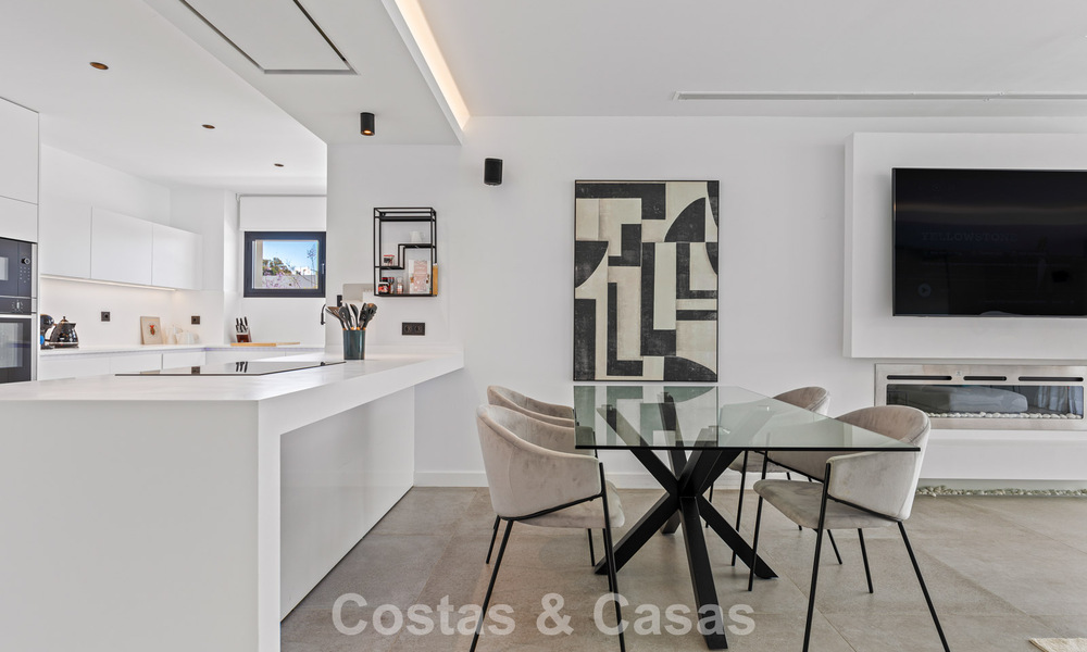 Villa de luxe contemporaine, prête à emménager, à vendre sur le parcours de golf du New Golden Mile, Marbella - Estepona 785178