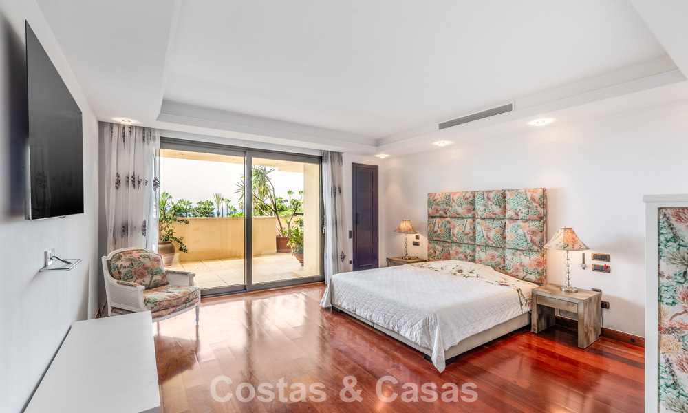 Spacieux appartement de 3 chambres à vendre dans un complexe haut de gamme en bord de mer à Puerto Banús, Marbella 785198