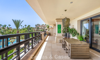 Spacieux appartement de 3 chambres à vendre dans un complexe haut de gamme en bord de mer à Puerto Banús, Marbella 785201 