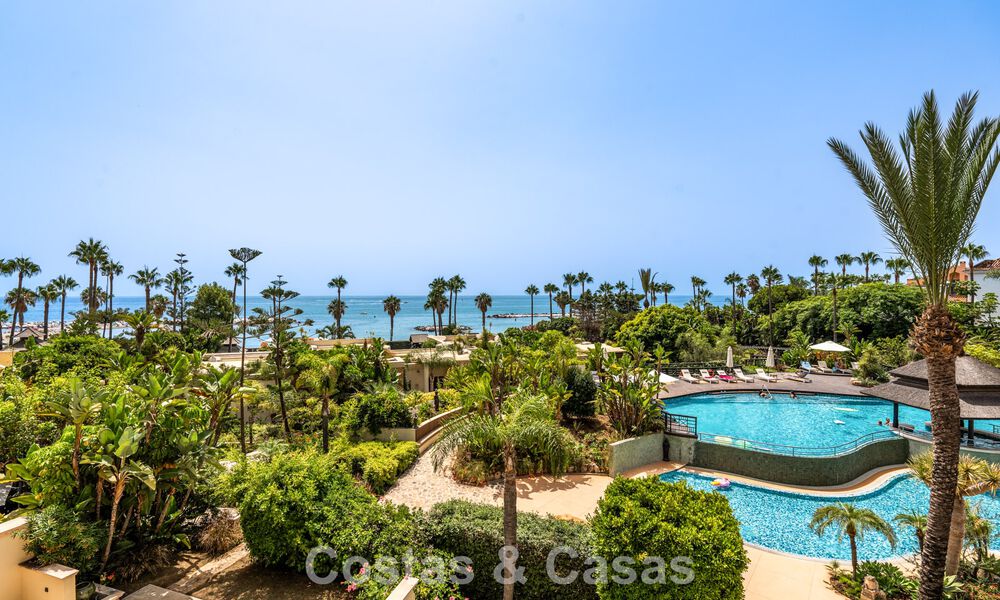 Spacieux appartement de 3 chambres à vendre dans un complexe haut de gamme en bord de mer à Puerto Banús, Marbella 785202