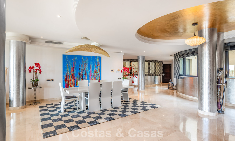 Spacieux appartement de 3 chambres à vendre dans un complexe haut de gamme en bord de mer à Puerto Banús, Marbella 785203