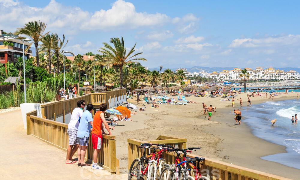 Spacieux appartement de 3 chambres à vendre dans un complexe haut de gamme en bord de mer à Puerto Banús, Marbella 785208
