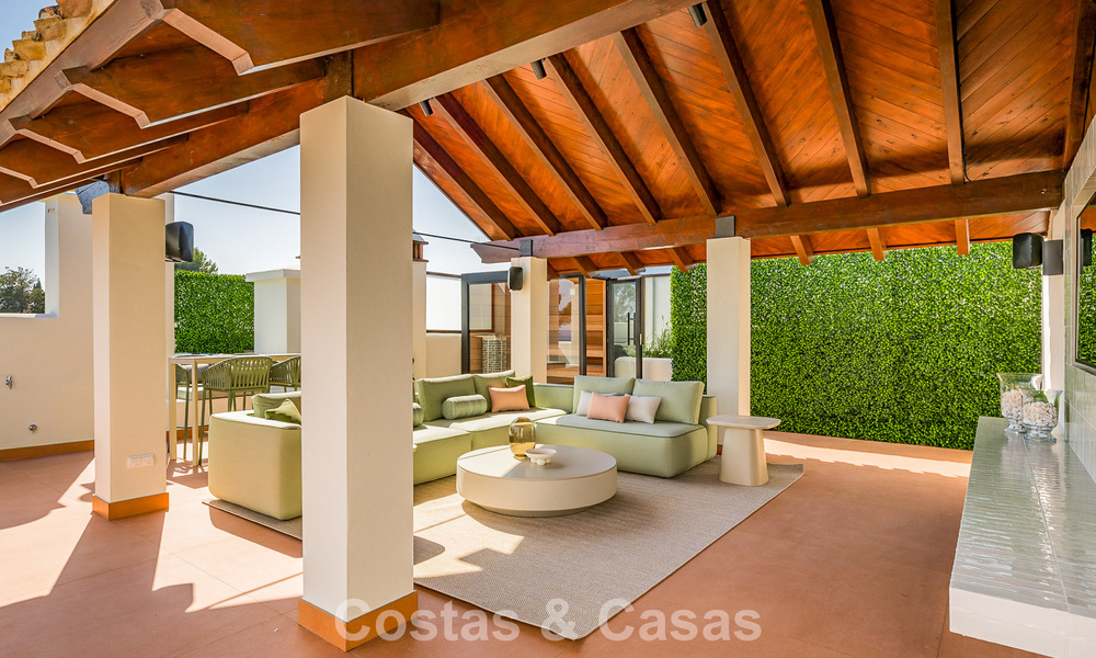 Penthouse rénové avec vue sur la mer à vendre en front de mer sur le New Golden Mile, entre Marbella et Estepona 785273