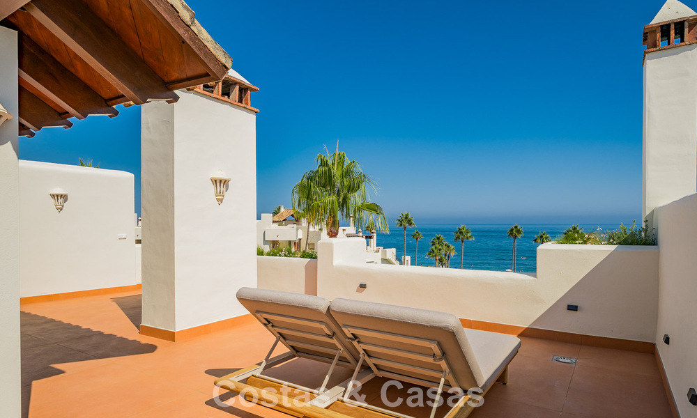 Penthouse rénové avec vue sur la mer à vendre en front de mer sur le New Golden Mile, entre Marbella et Estepona 785275