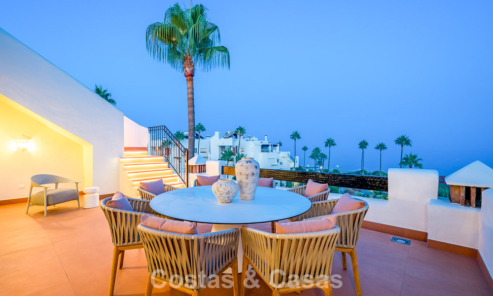 Penthouse rénové avec vue sur la mer à vendre en front de mer sur le New Golden Mile, entre Marbella et Estepona 785285