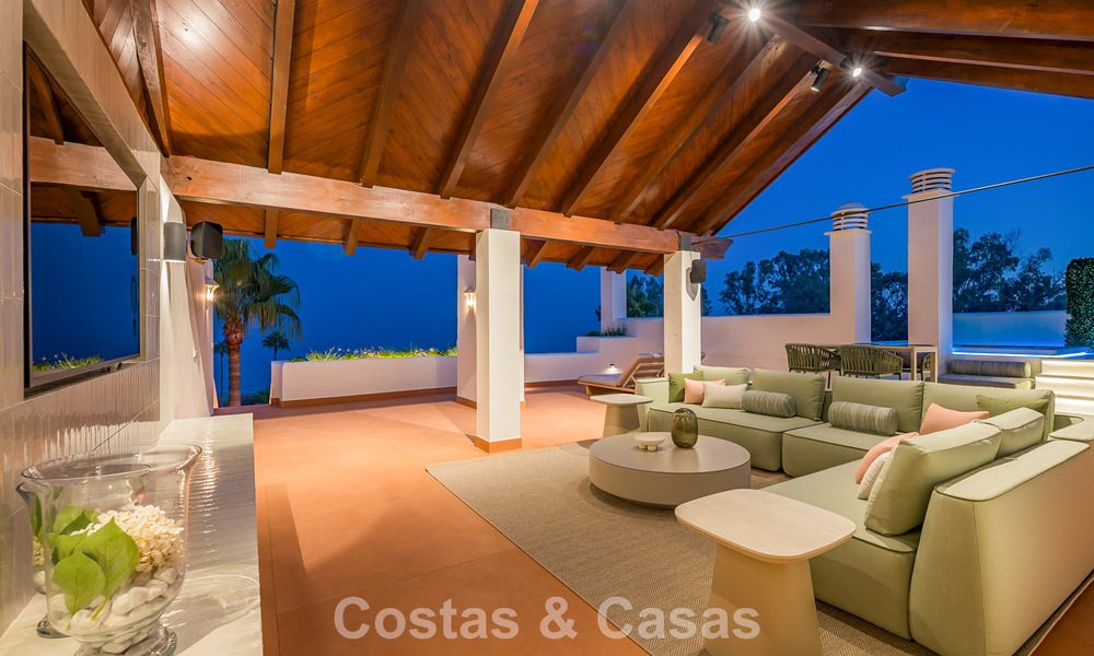 Penthouse rénové avec vue sur la mer à vendre en front de mer sur le New Golden Mile, entre Marbella et Estepona 785287