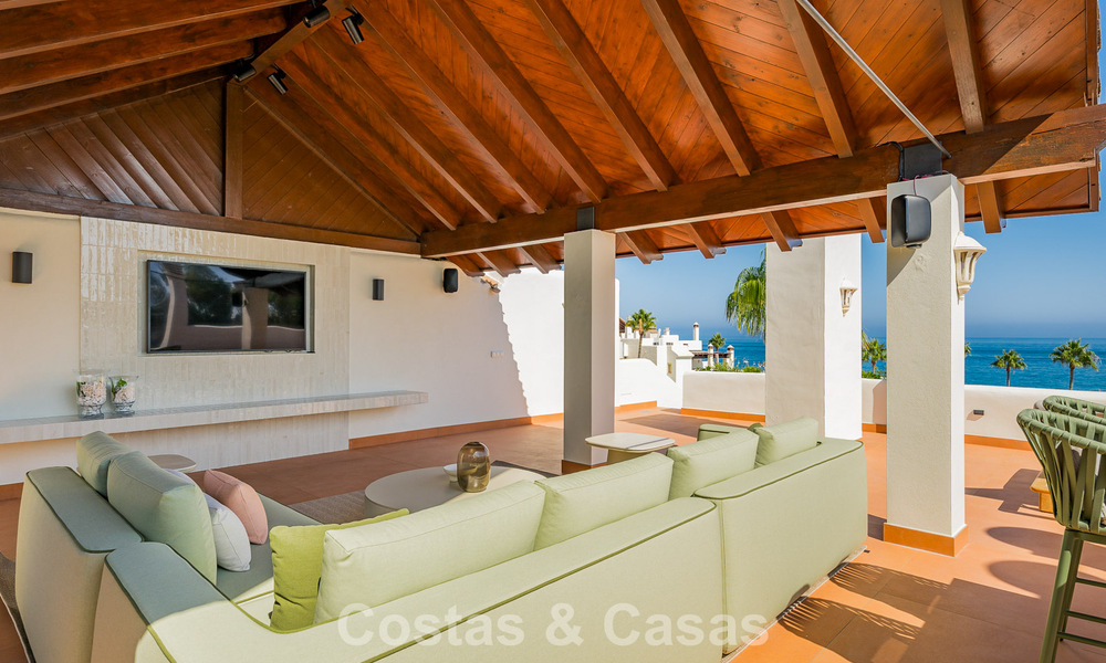Penthouse rénové avec vue sur la mer à vendre en front de mer sur le New Golden Mile, entre Marbella et Estepona 785295