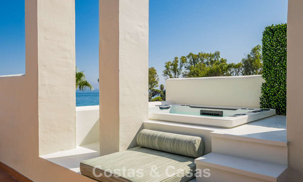 Penthouse rénové avec vue sur la mer à vendre en front de mer sur le New Golden Mile, entre Marbella et Estepona 785298