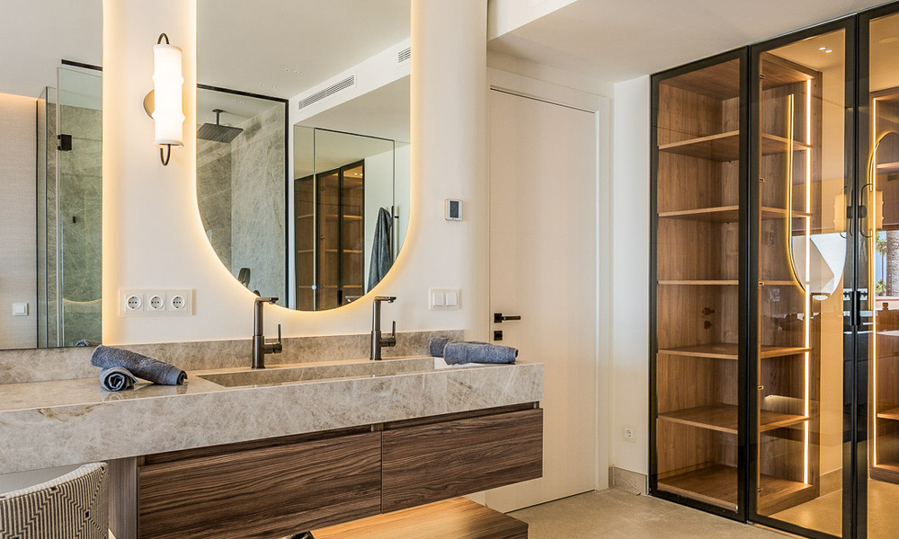 Penthouse rénové avec vue sur la mer à vendre en front de mer sur le New Golden Mile, entre Marbella et Estepona 785308