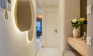 Penthouse rénové avec vue sur la mer à vendre en front de mer sur le New Golden Mile, entre Marbella et Estepona 785316 