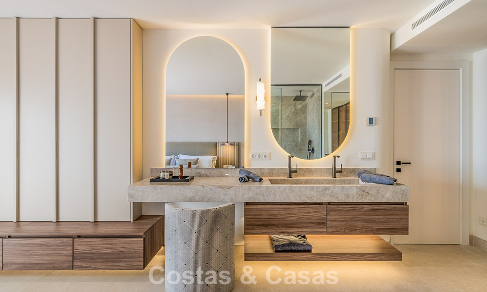 Penthouse rénové avec vue sur la mer à vendre en front de mer sur le New Golden Mile, entre Marbella et Estepona 785321