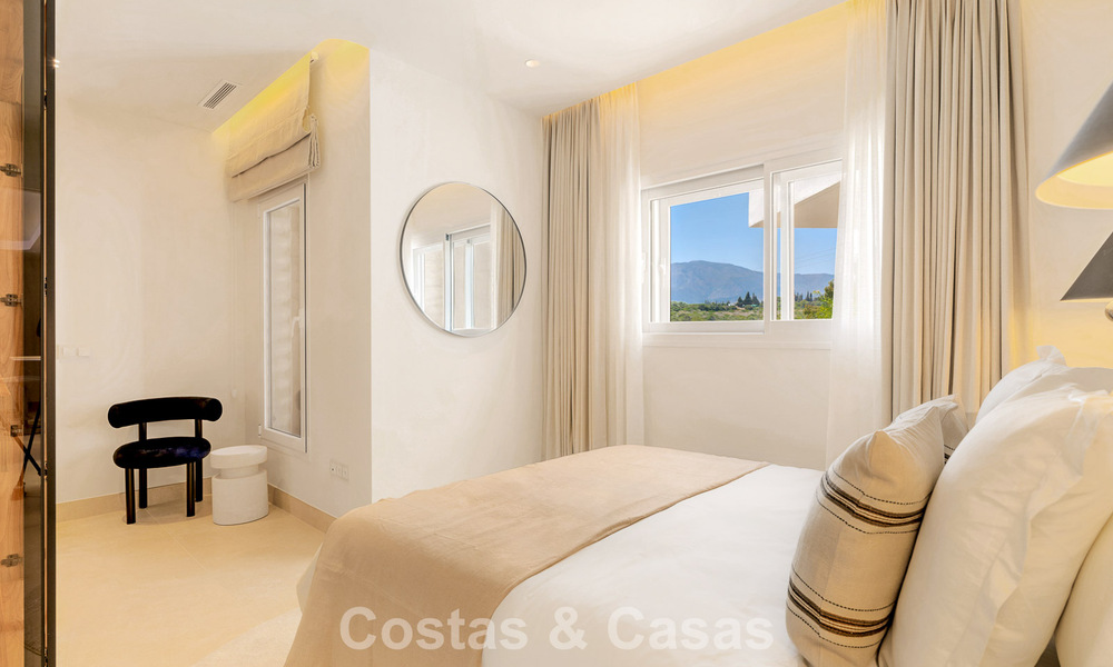 Penthouse rénové avec vue sur la mer à vendre en front de mer sur le New Golden Mile, entre Marbella et Estepona 785322