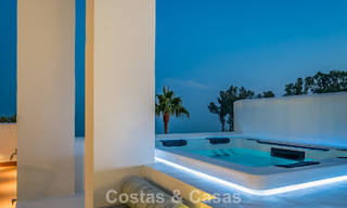 Penthouse rénové avec vue sur la mer à vendre en front de mer sur le New Golden Mile, entre Marbella et Estepona 785323 