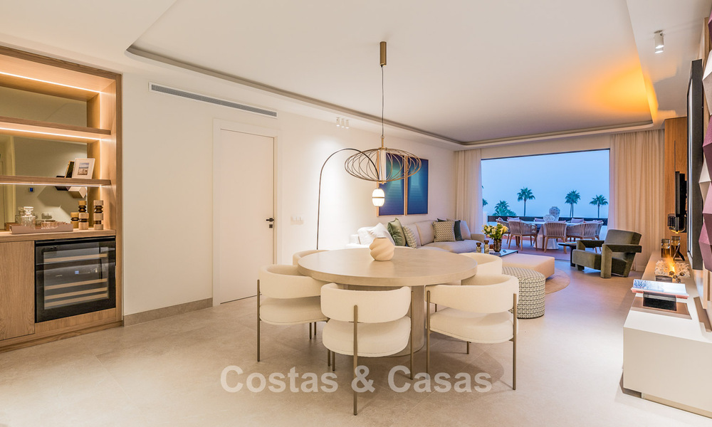 Penthouse rénové avec vue sur la mer à vendre en front de mer sur le New Golden Mile, entre Marbella et Estepona 785324