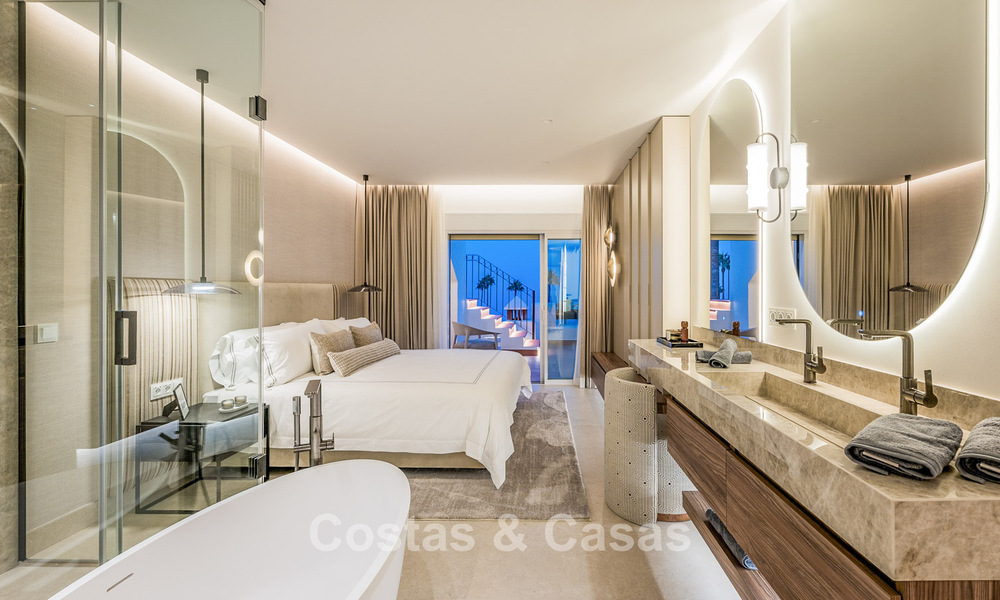 Penthouse rénové avec vue sur la mer à vendre en front de mer sur le New Golden Mile, entre Marbella et Estepona 785326